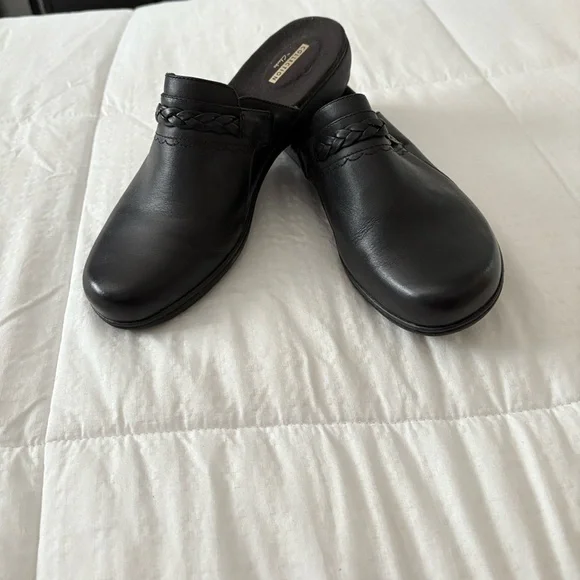 Clark’s Black Shoes - Picture 1 of 7